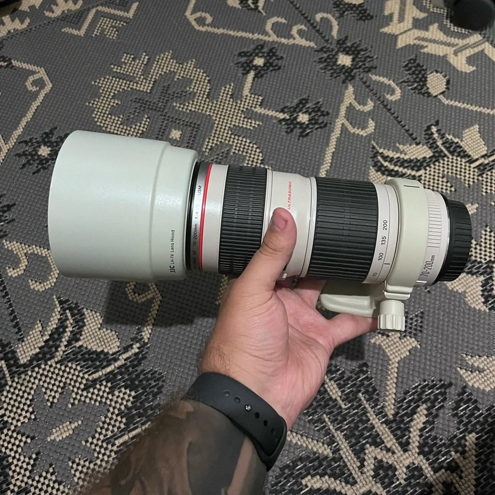Canon 70-200 F4 L USM with lens hood and tripod mount Only Local Pickup (07055)